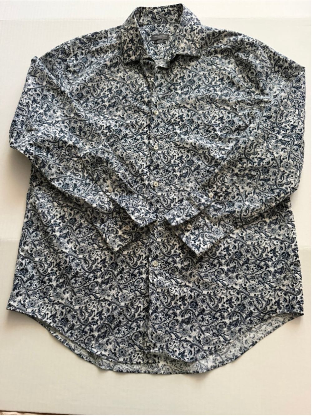 Van Heusen Flex slim-fit stretch dress shirt in navy and white paisley sz L